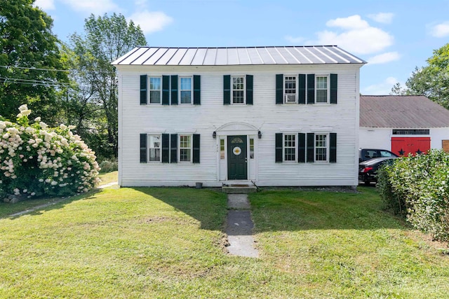 view of front of home featuring a front lawn