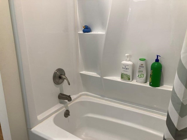 bathroom with shower / tub combo