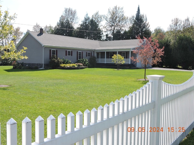 ranch-style home featuring a front yard