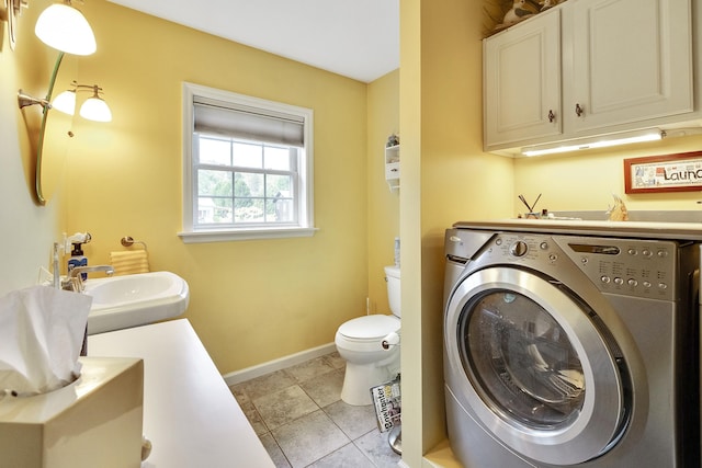 laundry room with a sink, washer / clothes dryer, light tile patterned floors, baseboards, and laundry area