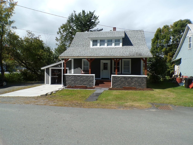 view of front of house with covered porch and a front yard