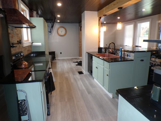 kitchen with light hardwood / wood-style floors, an island with sink, electric range, and hanging light fixtures