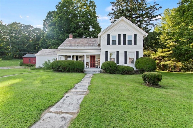 view of front of house featuring a front lawn