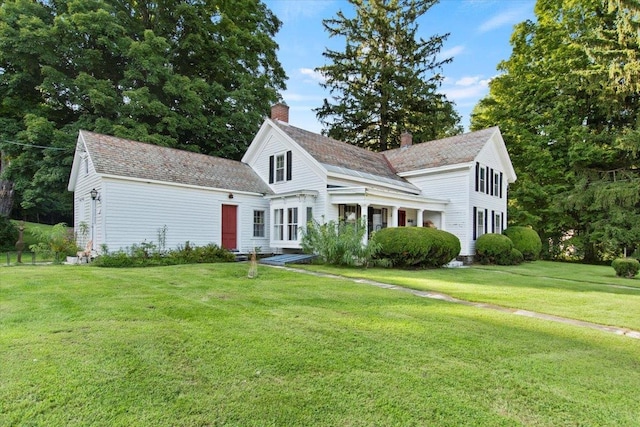 view of front of property with a front yard