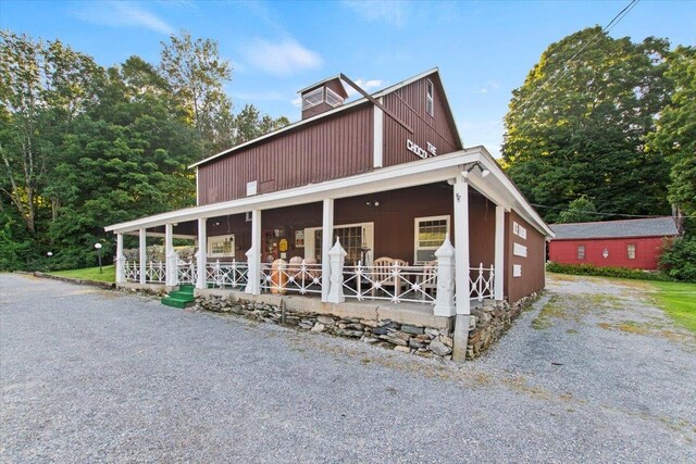 view of front facade with a porch