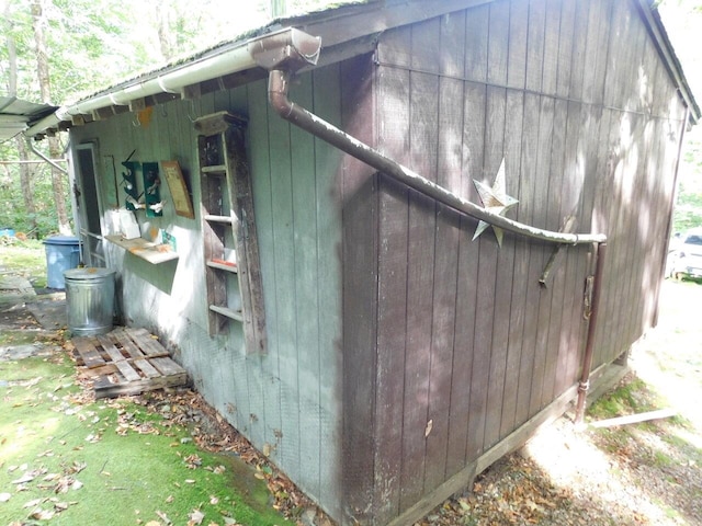 view of outbuilding