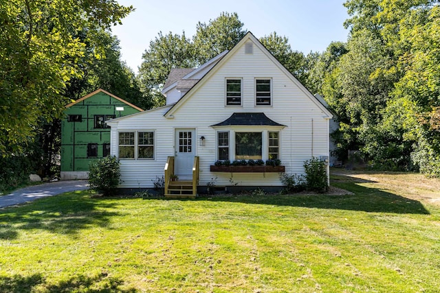 view of front facade featuring a front yard