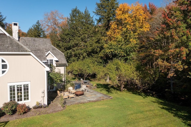 view of yard featuring a patio