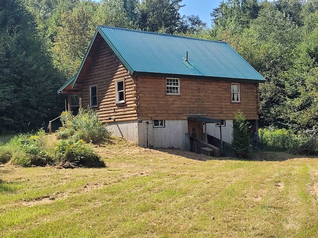 exterior space featuring a lawn