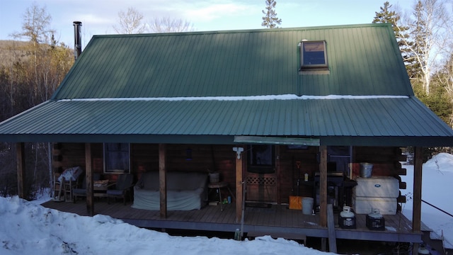 view of front facade featuring a deck