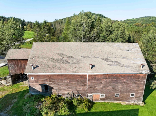 view of side of property with a lawn