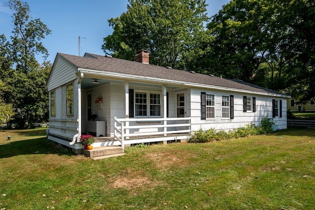 ranch-style home featuring a front lawn