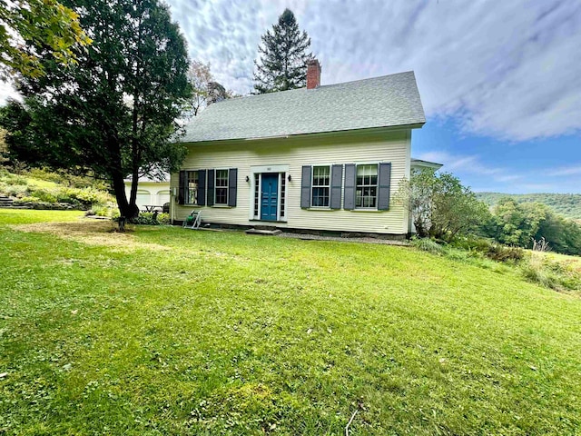 back of house featuring a lawn