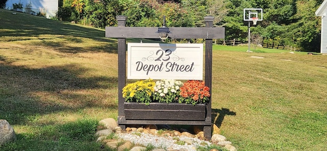 community / neighborhood sign featuring a lawn