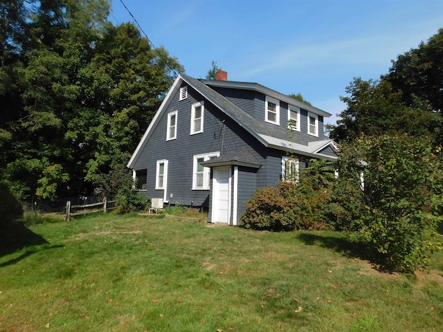 back of house featuring a lawn