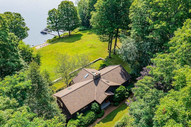 bird's eye view with a water view