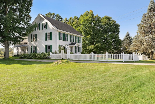 view of front of home with a front lawn