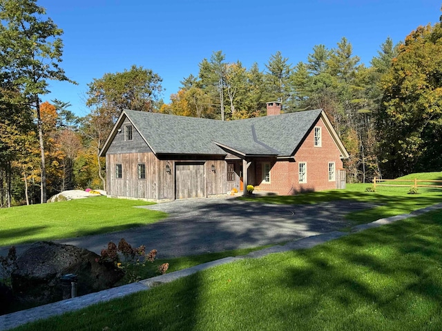 view of front of home featuring a front lawn