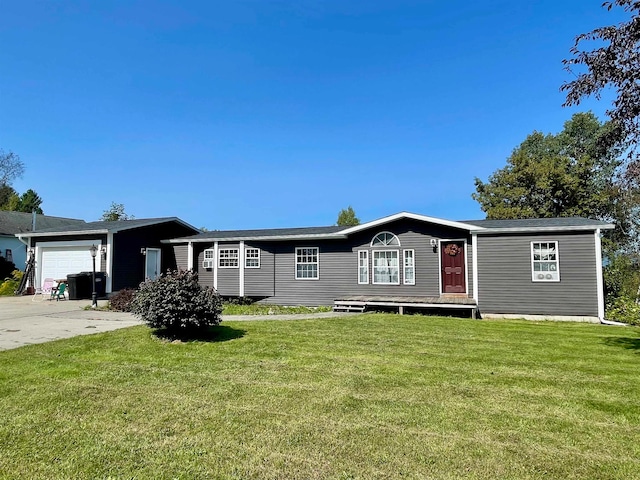 view of front of house featuring a garage and a front yard