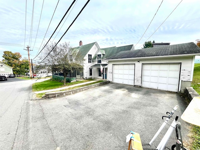 view of front of house with a front lawn