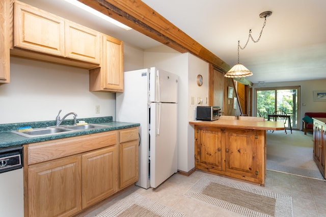 kitchen with sink, kitchen peninsula, hanging light fixtures, white appliances, and light tile patterned floors