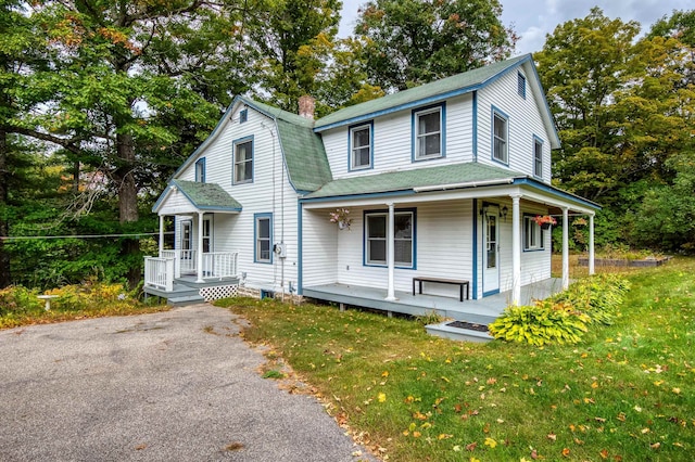 view of front of house with a front lawn and covered porch