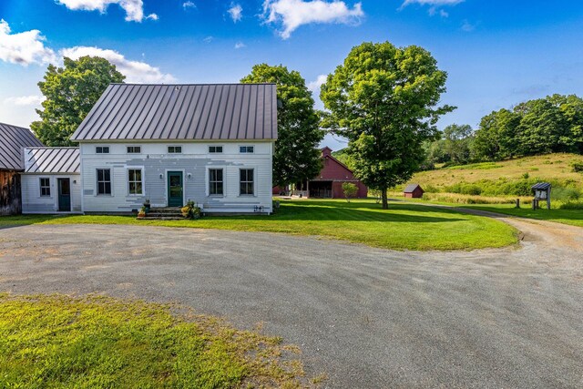 view of front of house with a front lawn