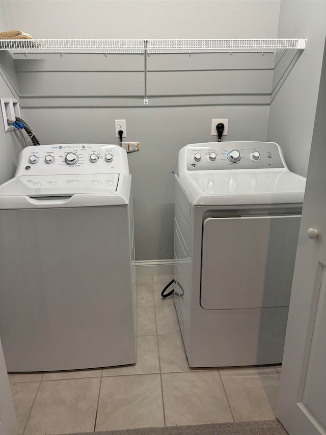 laundry room with light tile patterned floors and independent washer and dryer