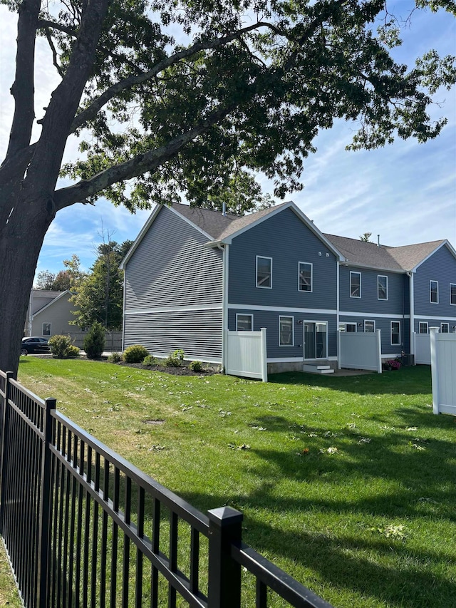 back of house featuring a yard