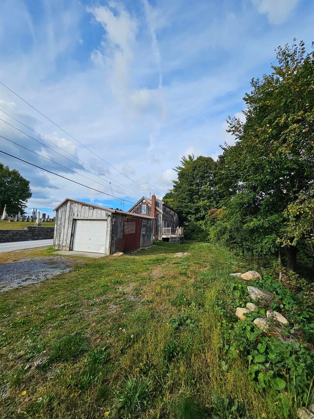 view of yard with a garage