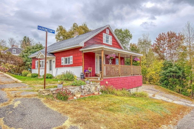 bungalow-style house with a porch and a front yard