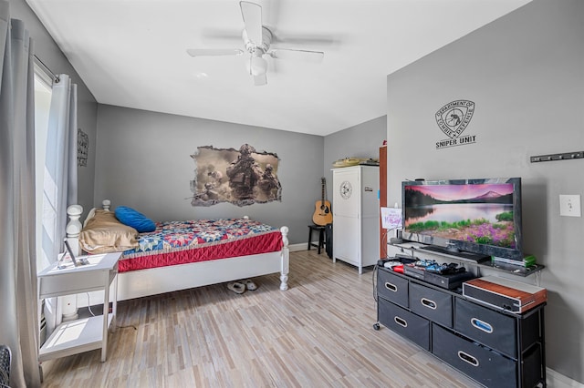 bedroom with light wood-type flooring and ceiling fan