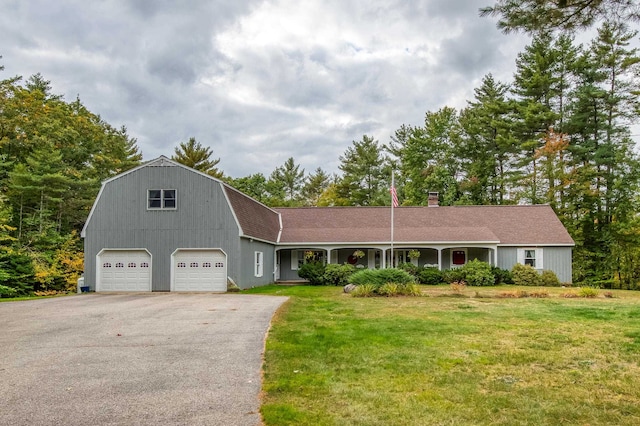 view of front of house with a front lawn