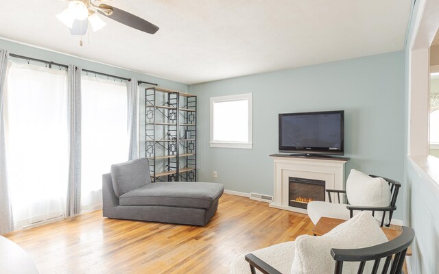 sitting room featuring light hardwood / wood-style floors and ceiling fan