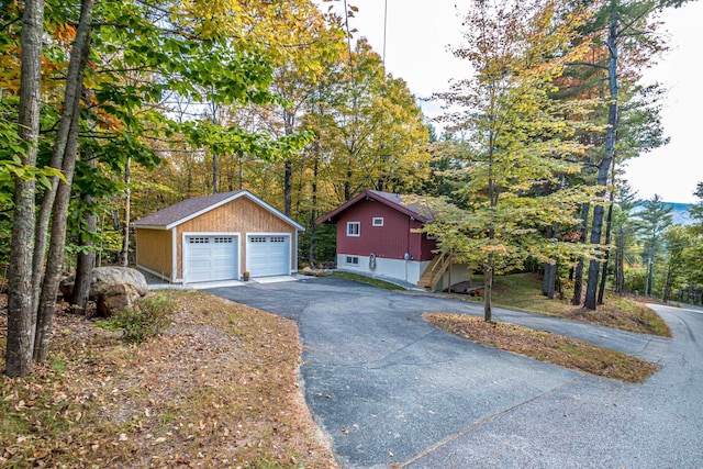 view of front of home featuring an outdoor structure and a garage