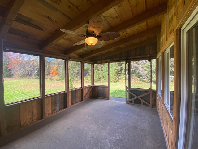 unfurnished sunroom with a healthy amount of sunlight and ceiling fan