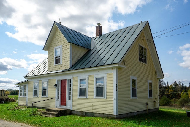 view of front of house featuring a front yard