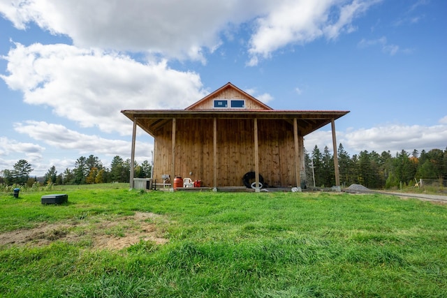 view of outdoor structure with a yard