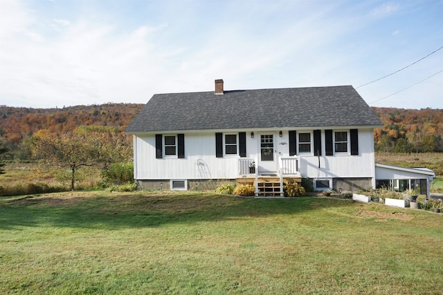 view of front of property with a front lawn