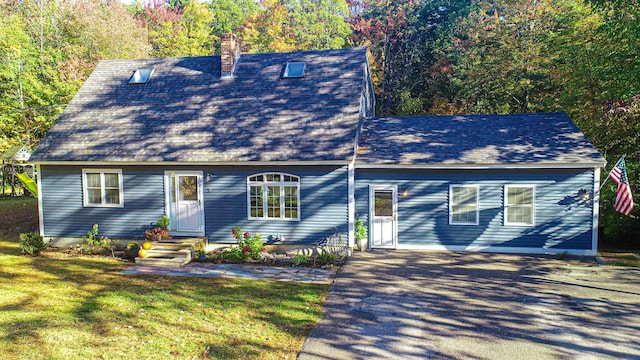 view of front of house with a front lawn