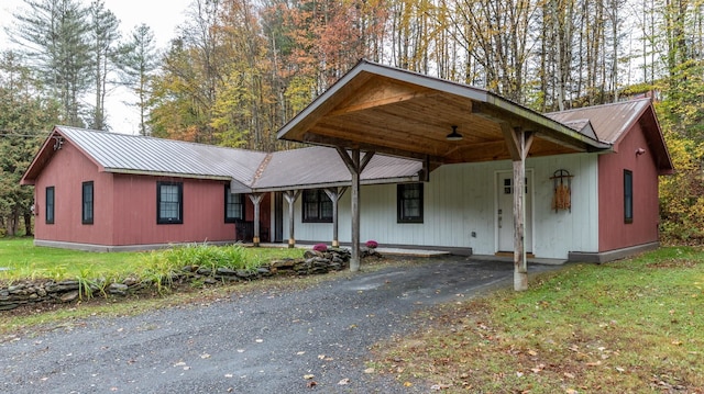 view of front of property featuring a porch