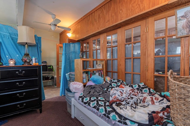 bedroom featuring ceiling fan