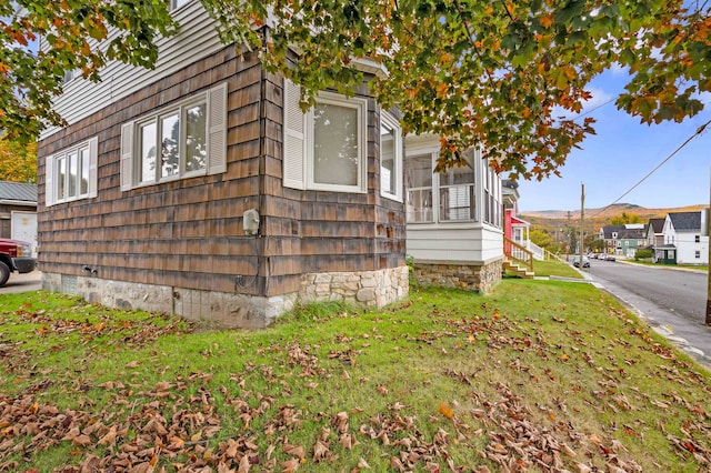 view of front of property with a front yard