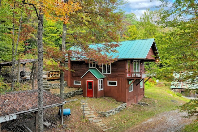 view of front of property featuring a deck