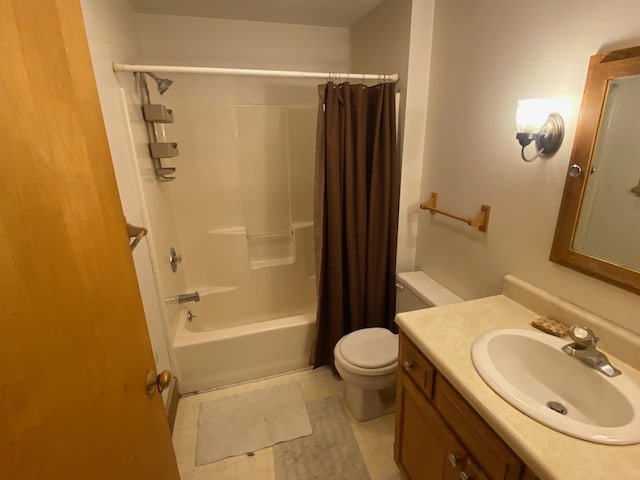 full bathroom with shower / bath combination with curtain, vanity, and toilet