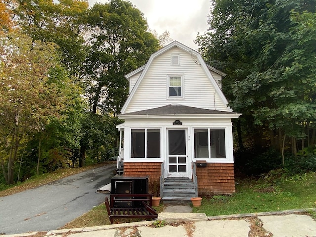 view of front of property