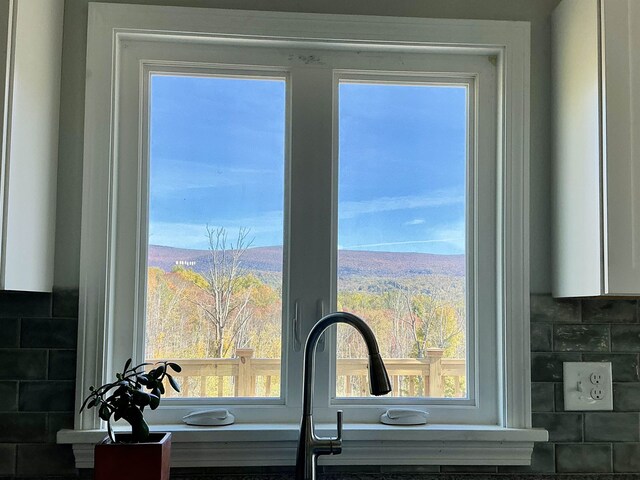 room details with tasteful backsplash and a sink