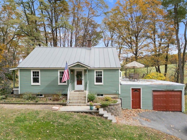 view of front of house featuring a garage and a front lawn