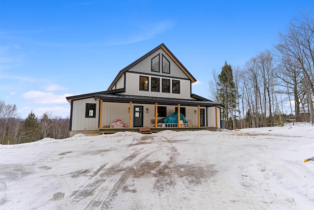 view of front of property featuring covered porch