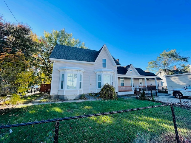 view of front of house with a front lawn